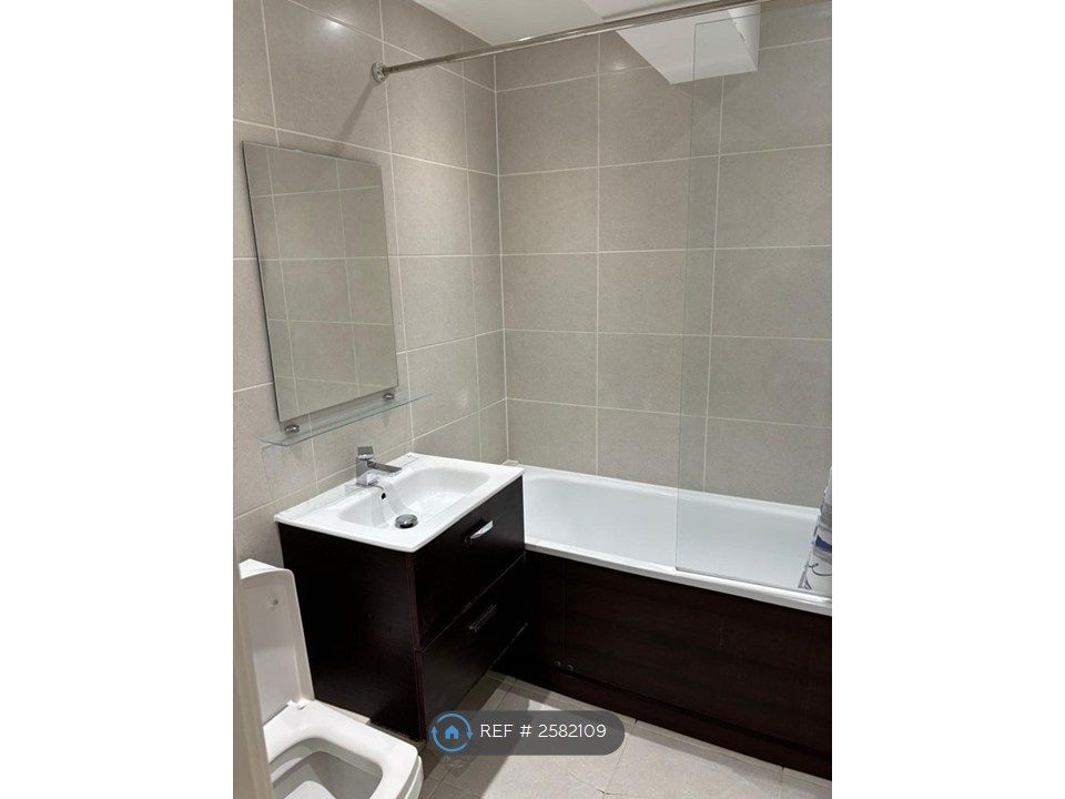 Property photo 2 of 20 Bathroom