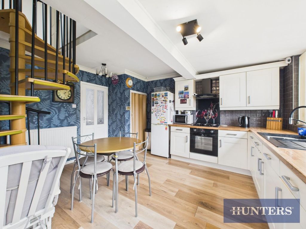 Property photo 3 of 15 Cam05333G0-Pr0230-Still008.Jpg