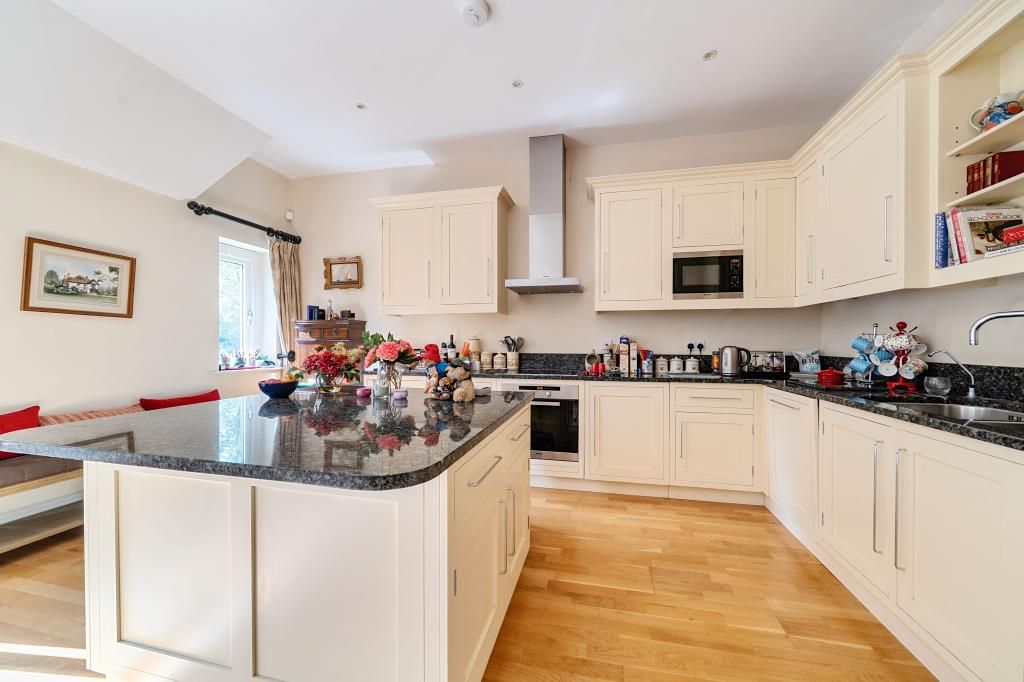 Property photo 3 of 27 Kitchen