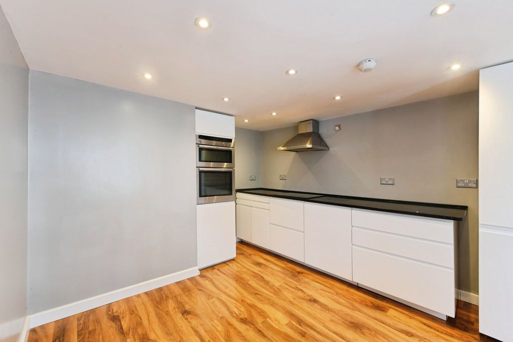 Property photo 2 of 16 Pbox-Img.Jpg