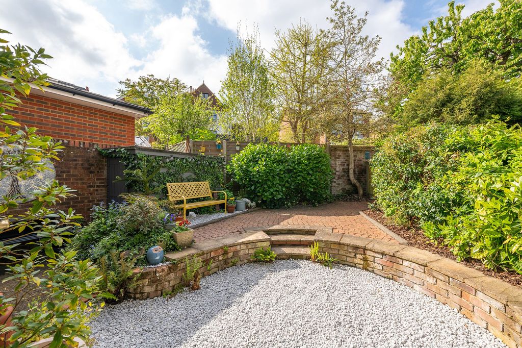 Property photo 2 of 30