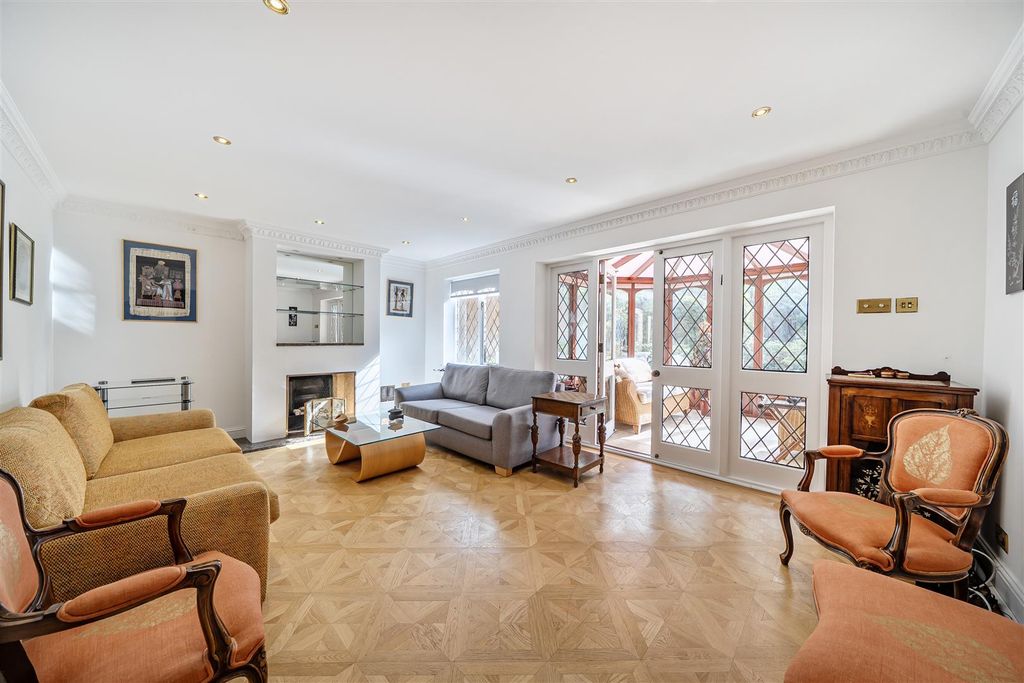 Property photo 2 of 19 Living Room:
