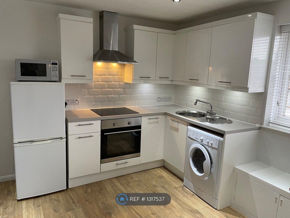 Property photo 3 of 6 Kitchen