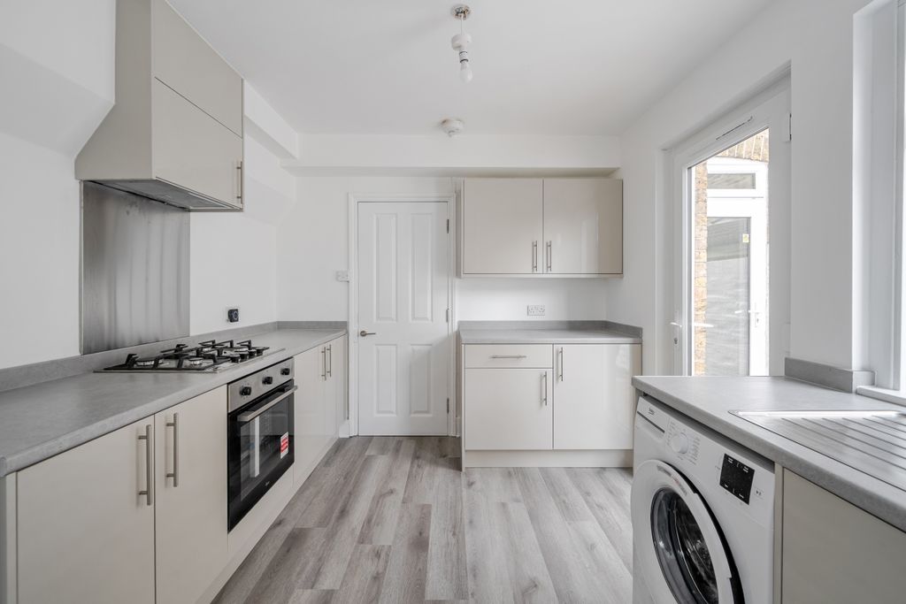 Property photo 2 of 12 1465234-8-6A0d989...