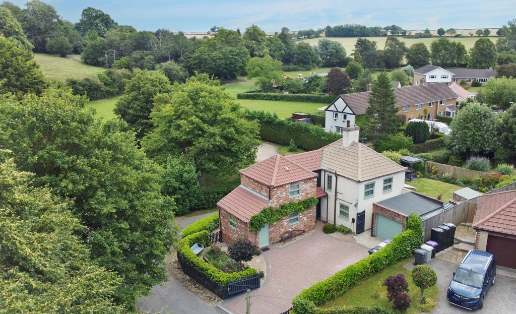 Property photo 2 of 33
