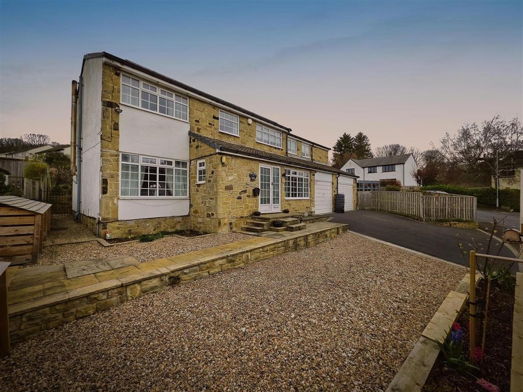 Property photo 1 of 39 Front Aspect