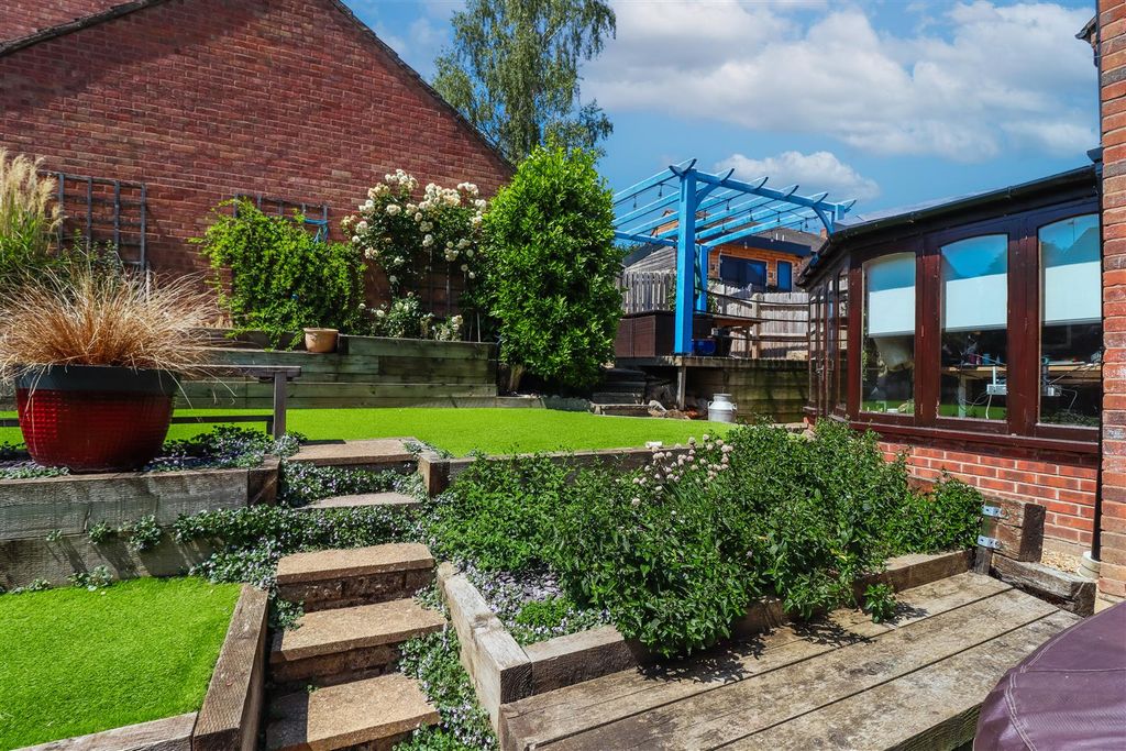 Property photo 2 of 36