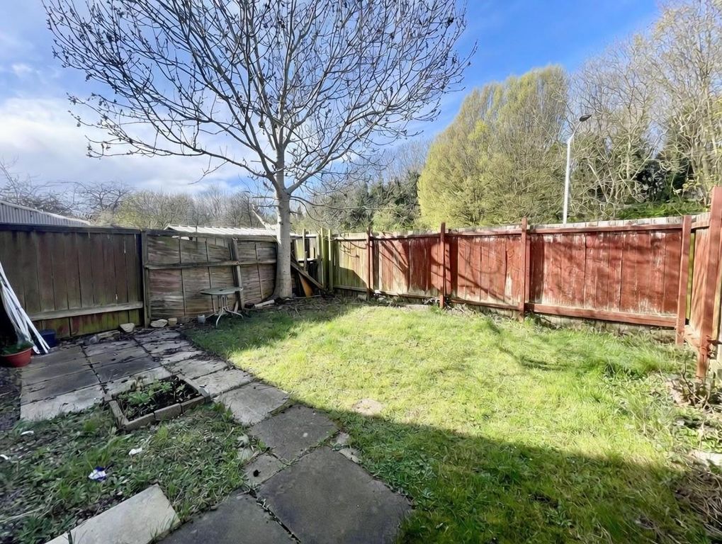 Property photo 3 of 10 Garden.Jpg