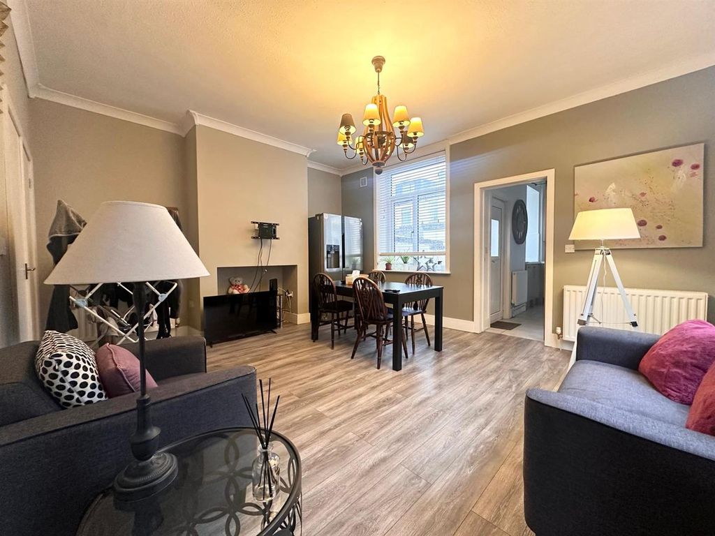 Property photo 2 of 8 Lounge