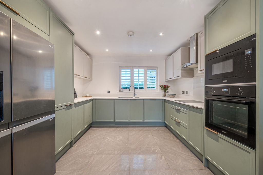 Property photo 2 of 24 Kitchen