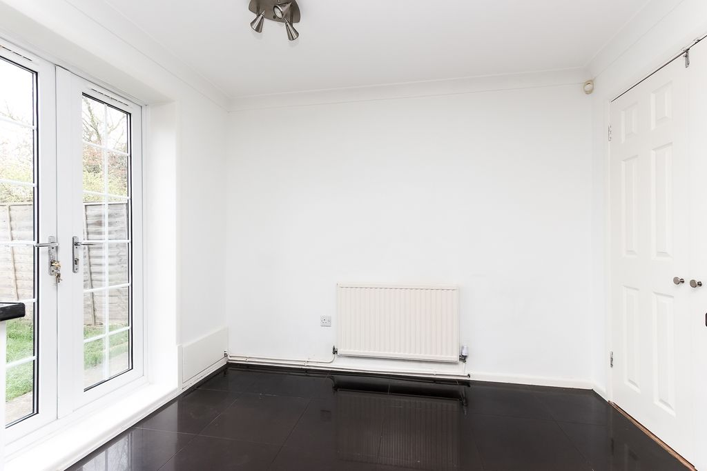 Property photo 3 of 11 Dining Area