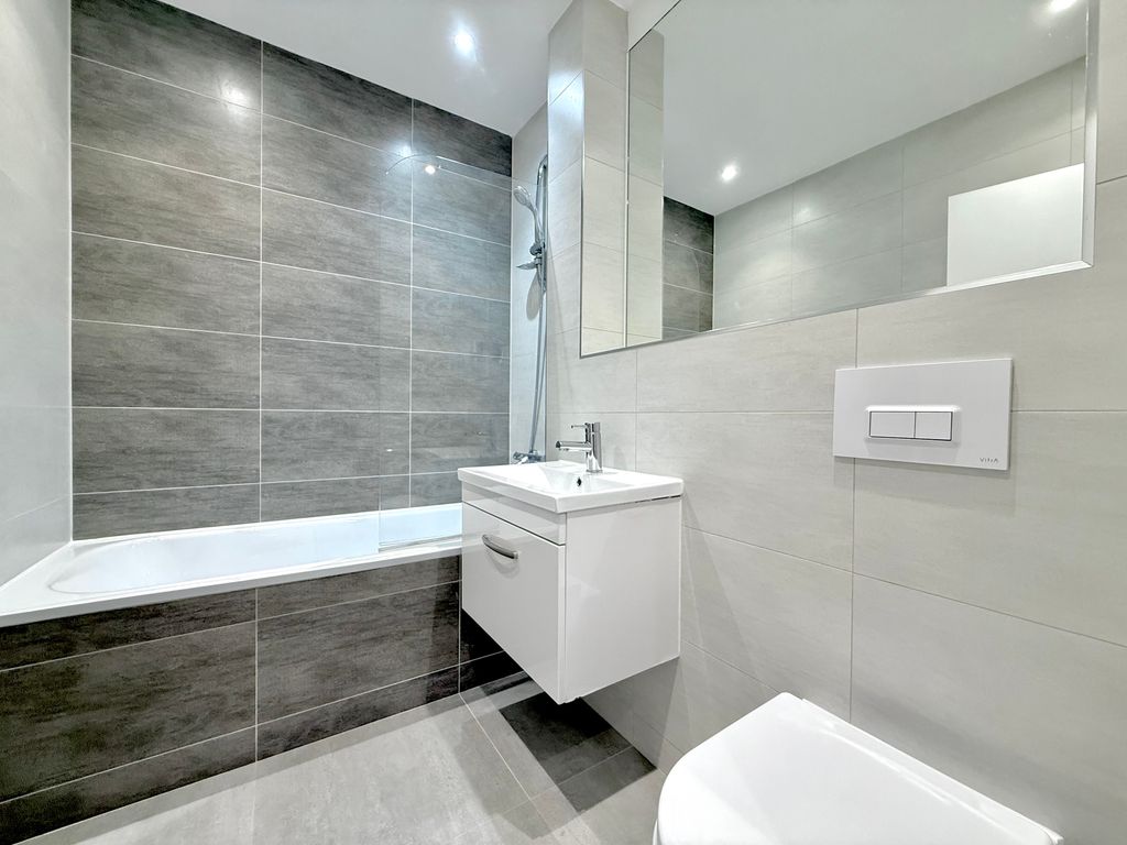 Property photo 3 of 6 Bathroom