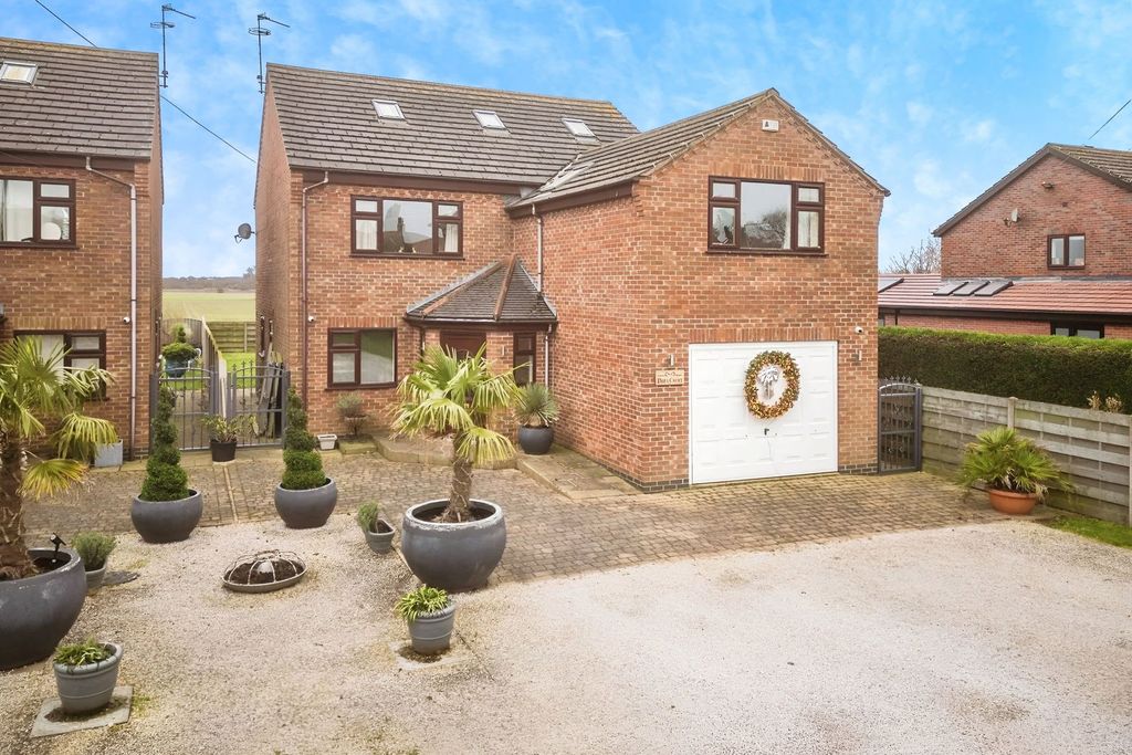 Property photo 1 of 28