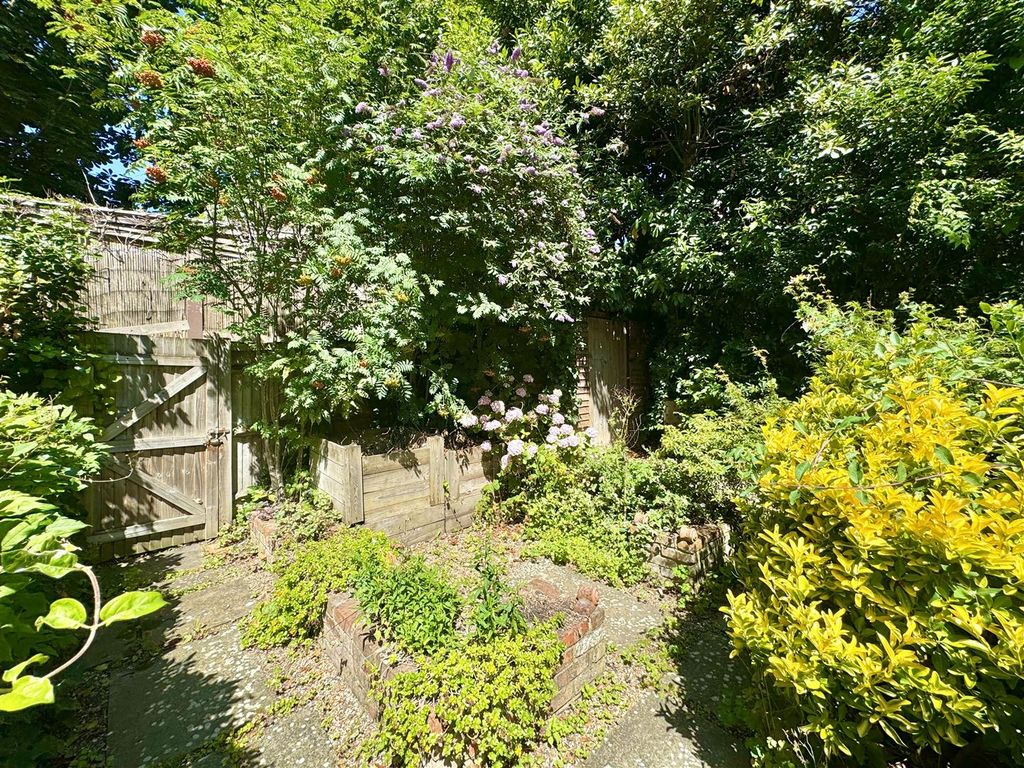 Property photo 2 of 23