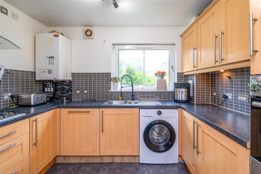 Additional image 8 of 2 bed flat for saleJardine Place, Bathgate EH48