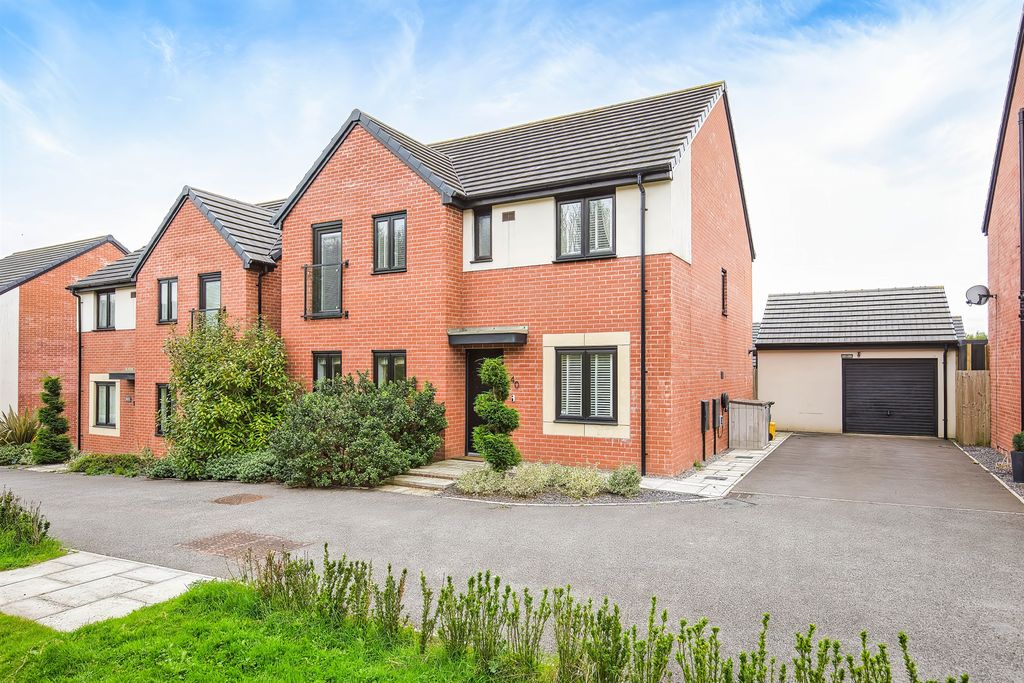 Property photo 1 of 32