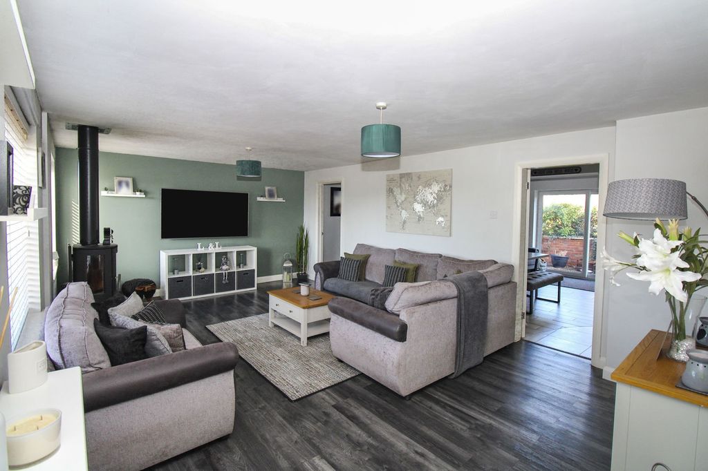 Property photo 2 of 35