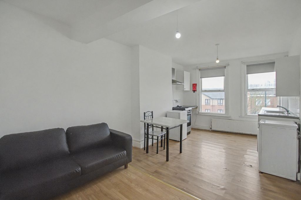 Property photo 2 of 13 Flat 2, 116A Craven Park Road, London Nw10 8Qd