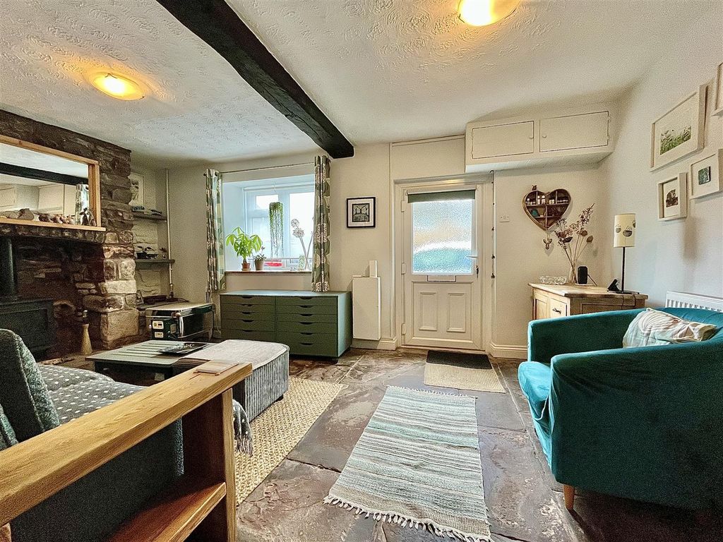 Property photo 2 of 25