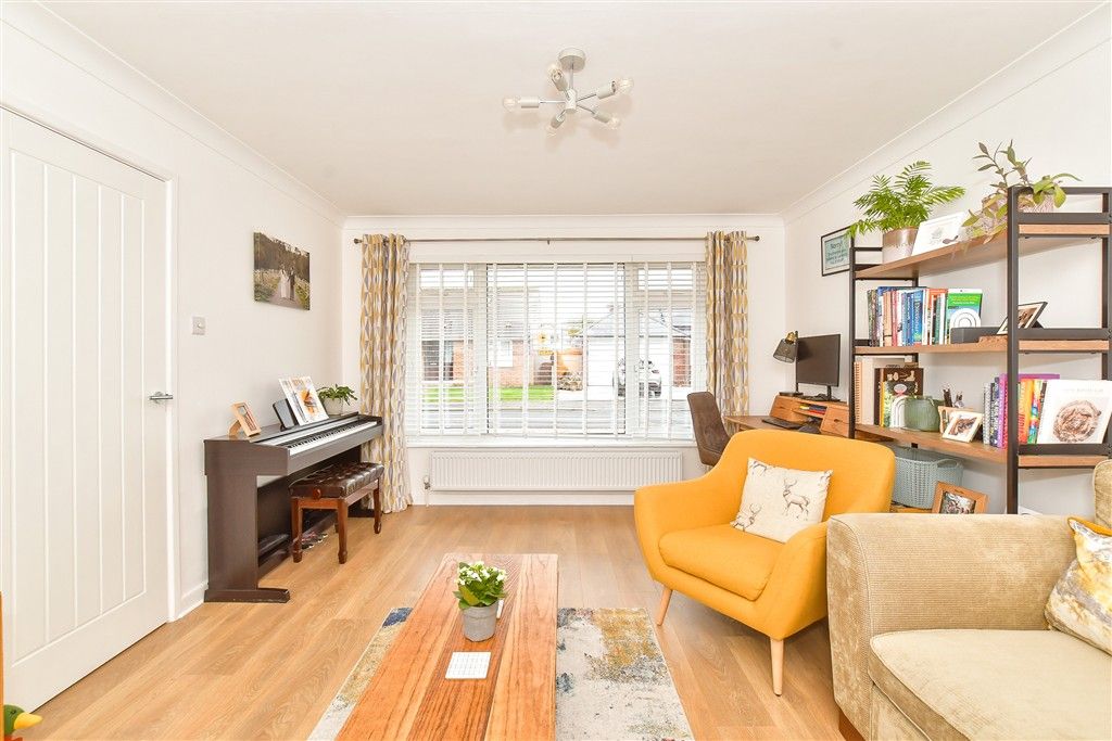 Property photo 2 of 15 Lounge