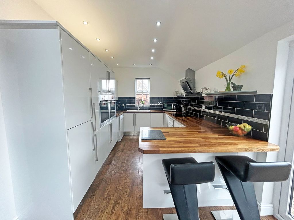 Property photo 2 of 36