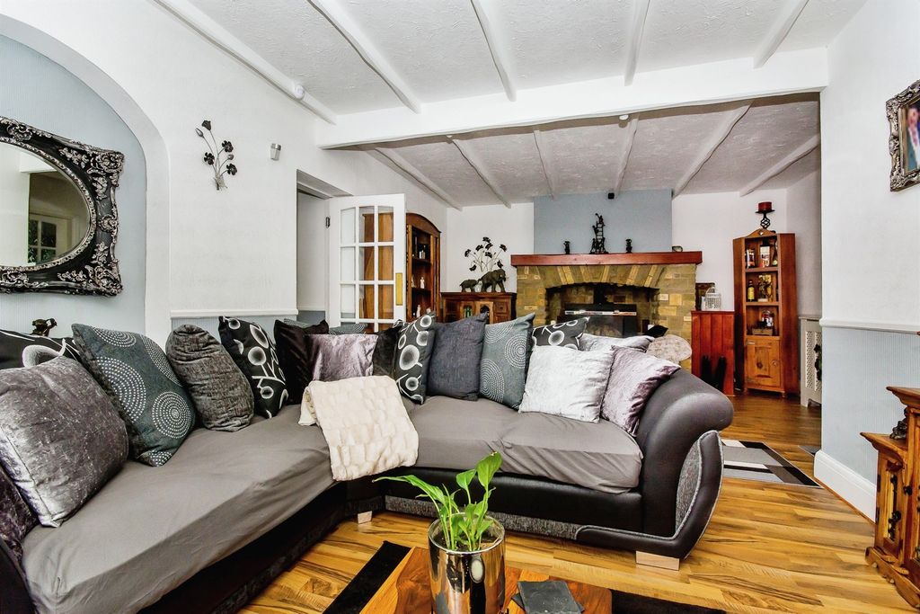 Property photo 2 of 26