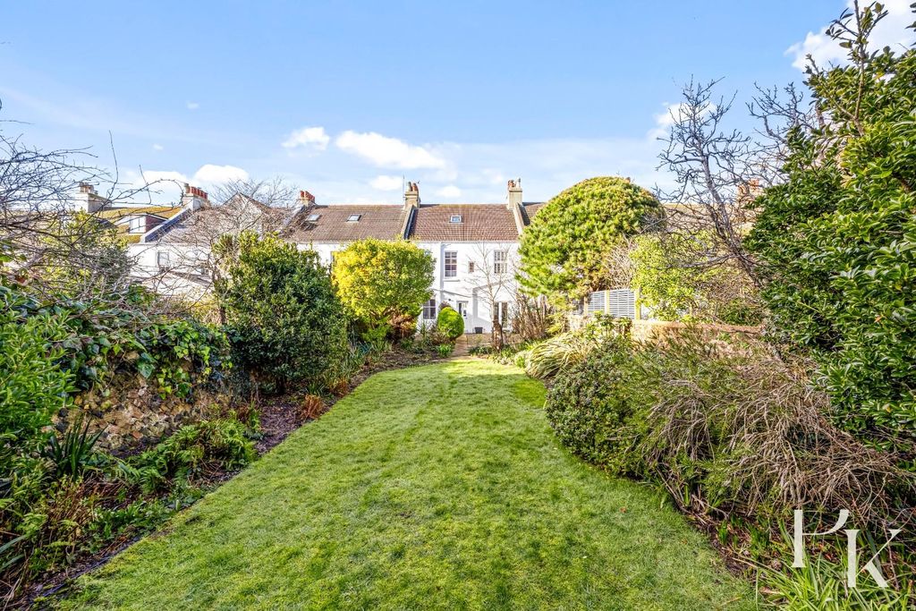 Property photo 2 of 64 Walsingham Road, 31-004.Jpg