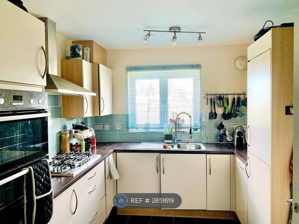 Property photo 1 of 18 Kitchen