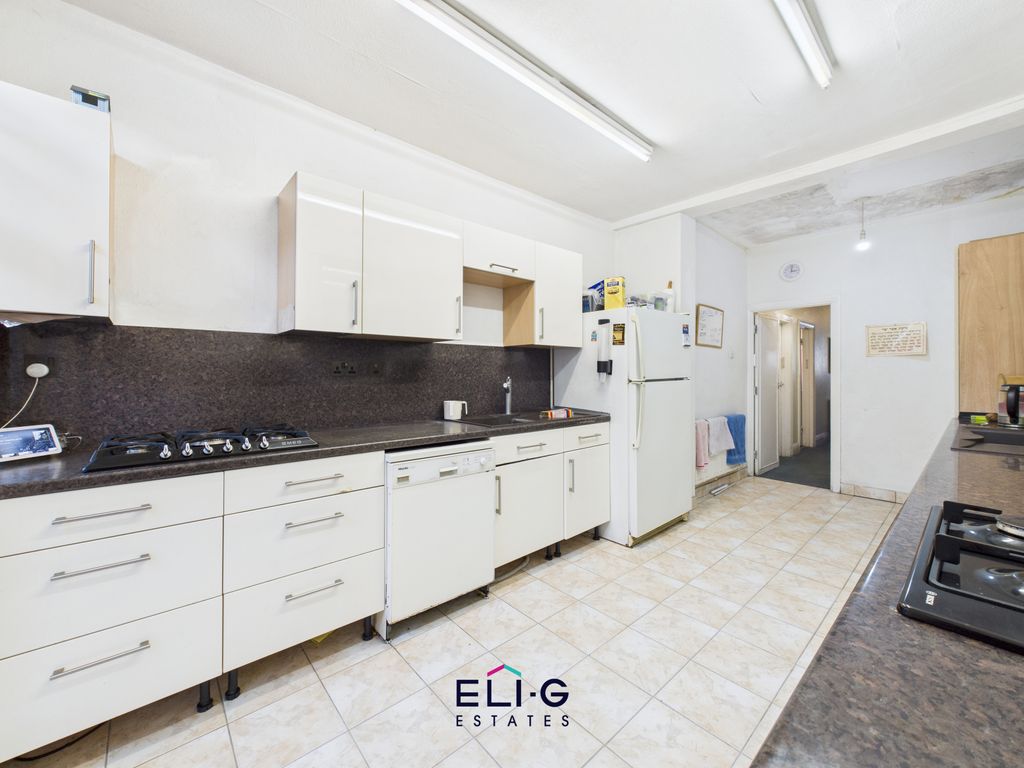 Property photo 3 of 8 Gallery