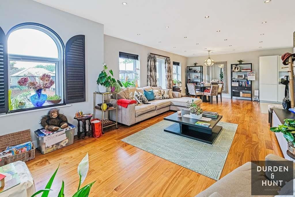 Property photo 3 of 14 Ivydene Court