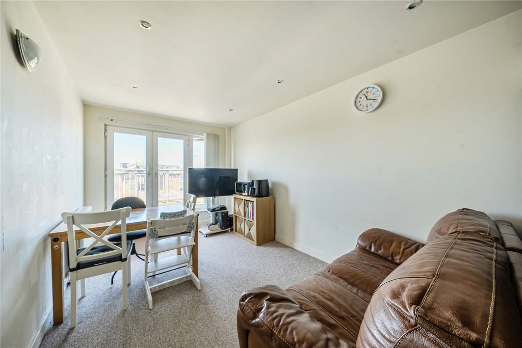 Property photo 2 of 9 Picture No. 11