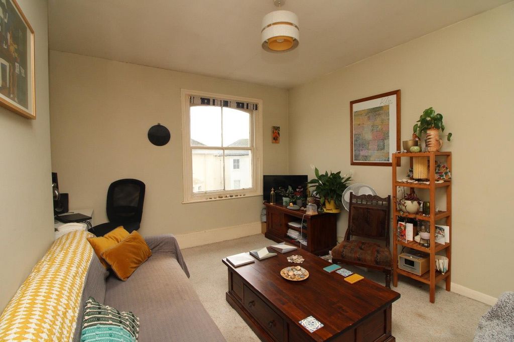 Property photo 3 of 6