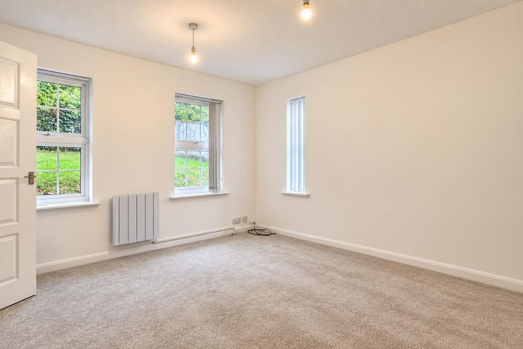 Property photo 3 of 7 Living Room
