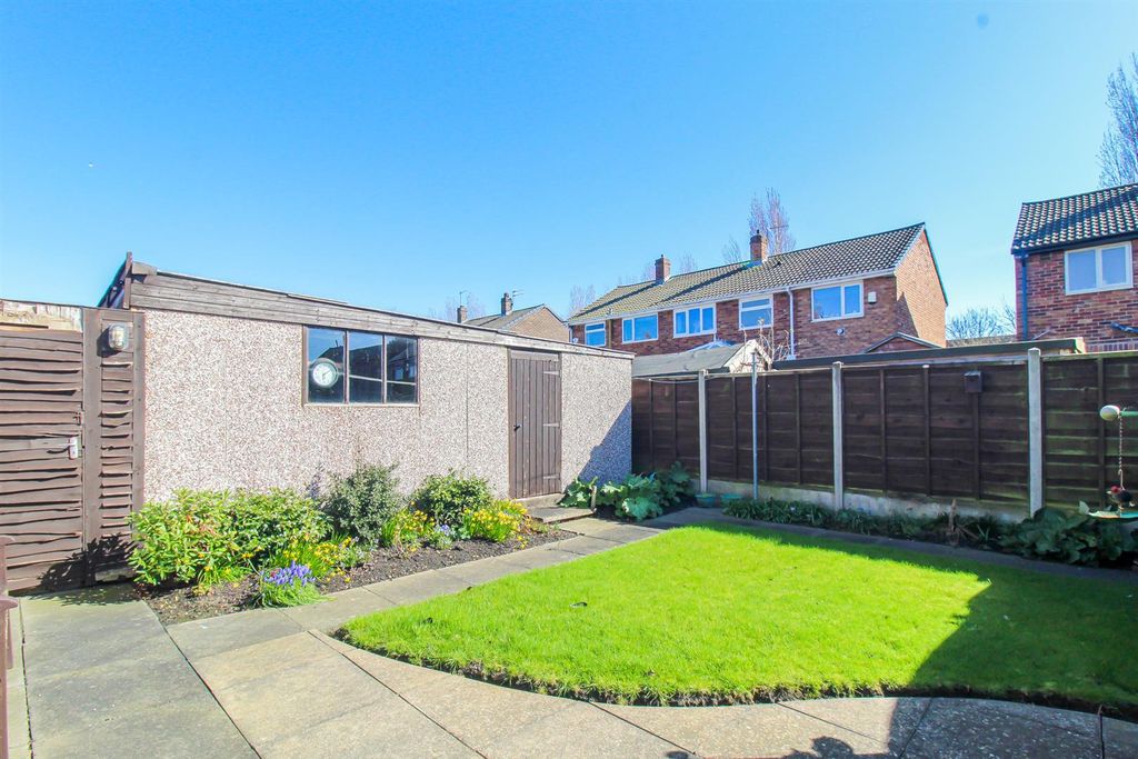 Property photo 2 of 11 Outside