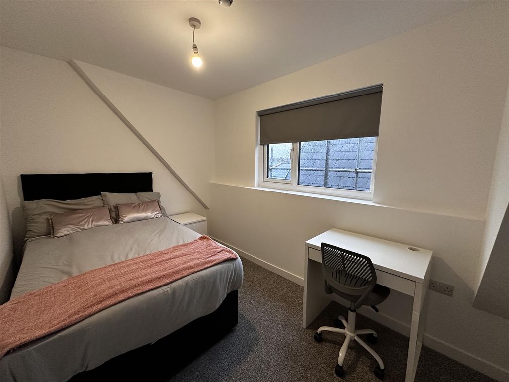 Property photo 3 of 7 Bedroom