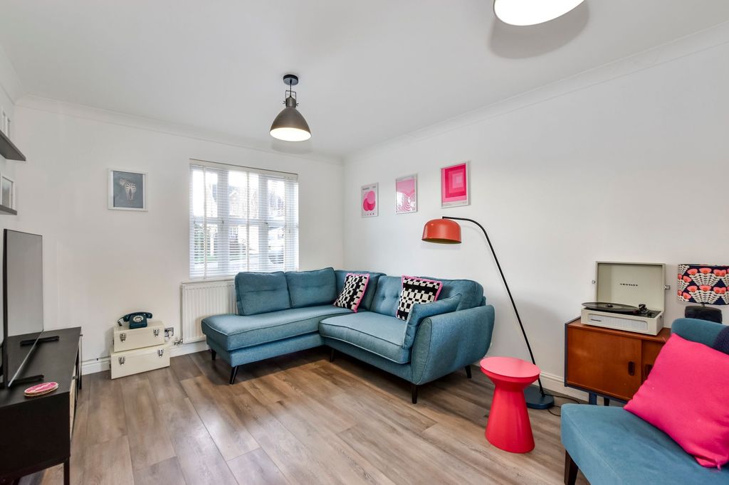 Property photo 2 of 32