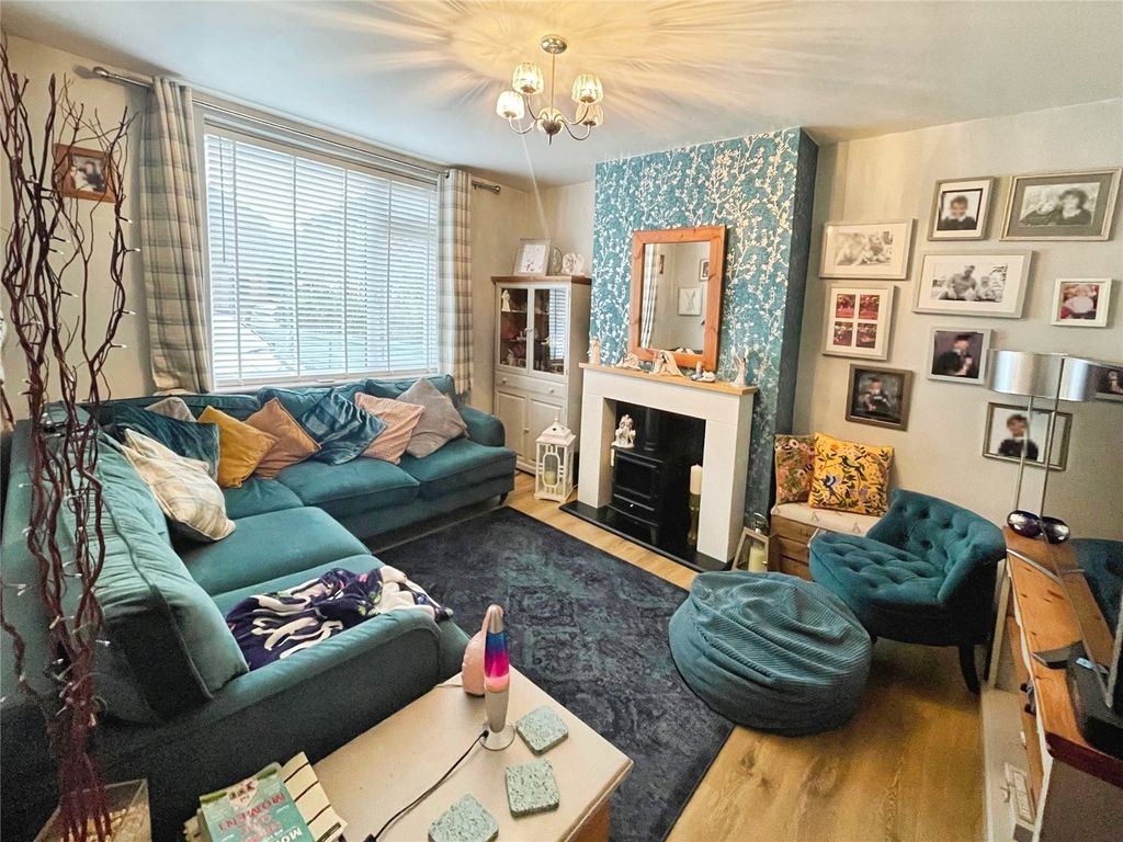 Property photo 2 of 19 Lounge