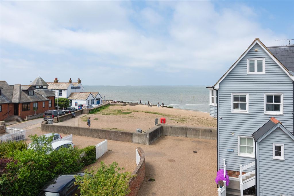 Property photo 3 of 19 The Vines, Island Wall, Whitstable