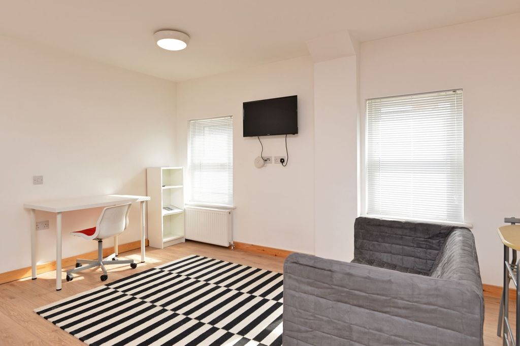 1 bed flat for saleCowley Bridge Road, Exeter EX4 photo 4