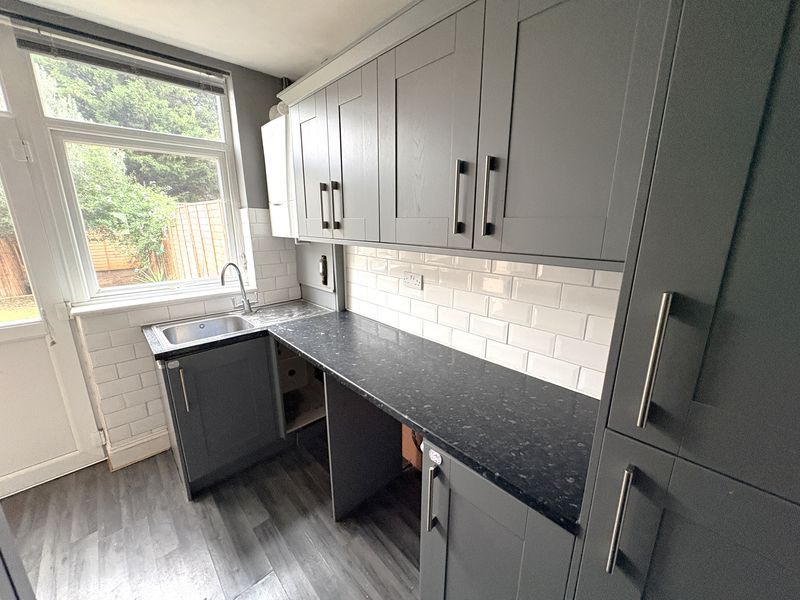 Property photo 3 of 10 Photo 8