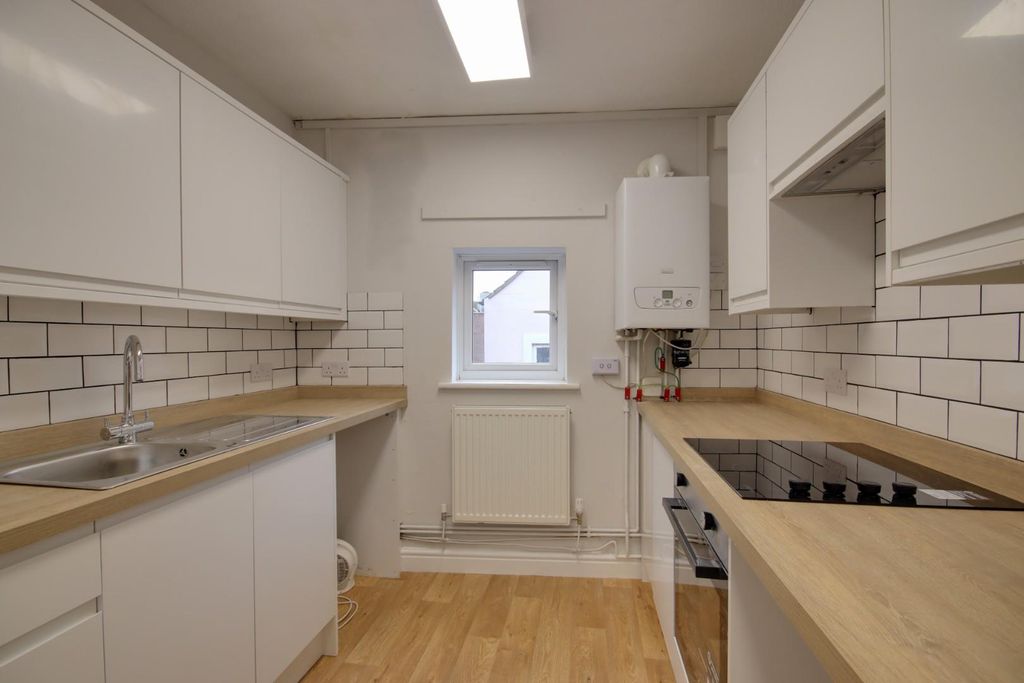 Property photo 3 of 7 Kitchen