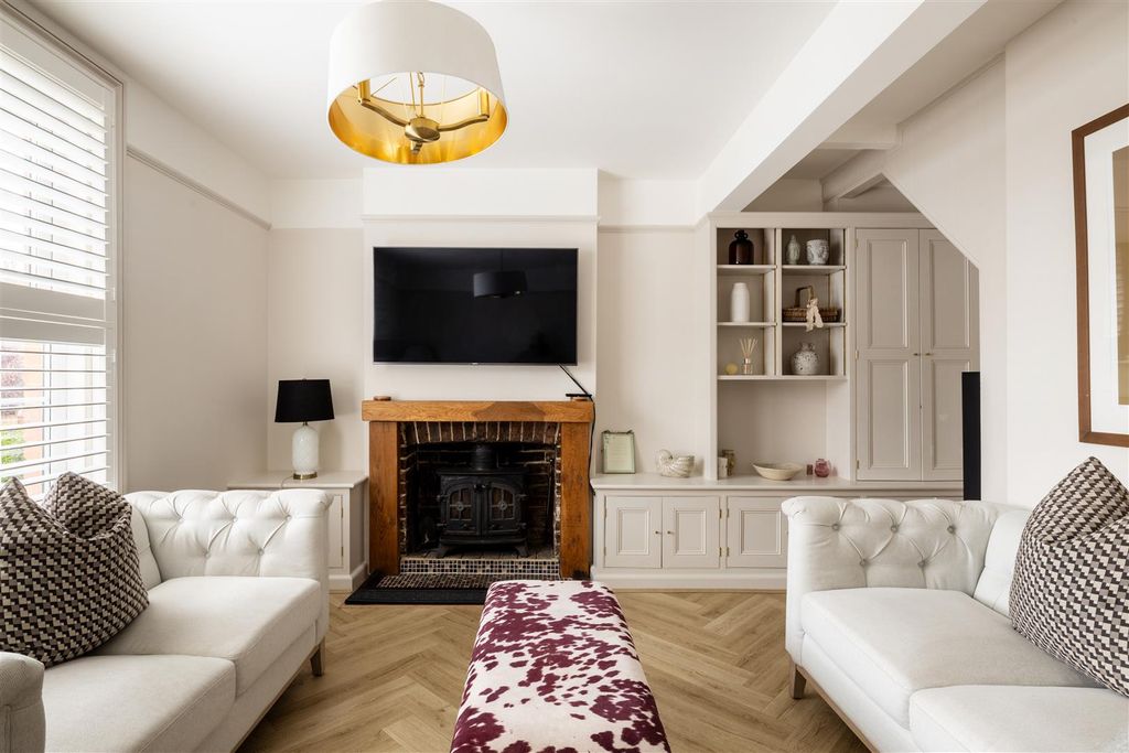 Property photo 2 of 27