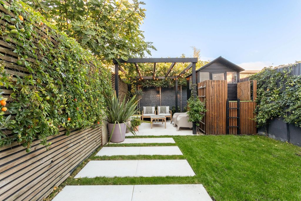 Property photo 2 of 24