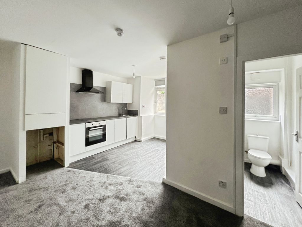 Property photo 2 of 7 Studio