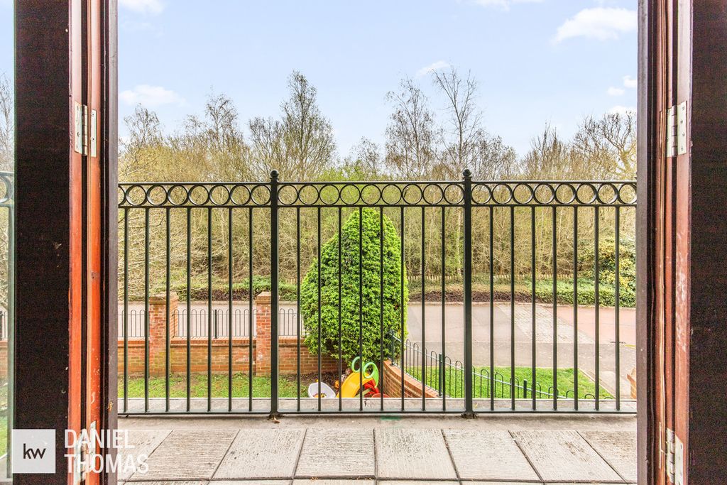 Property photo 2 of 26