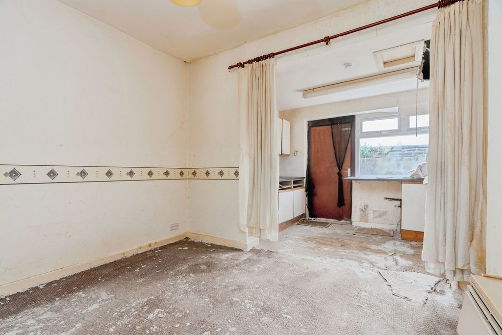 Property photo 3 of 11 Photo