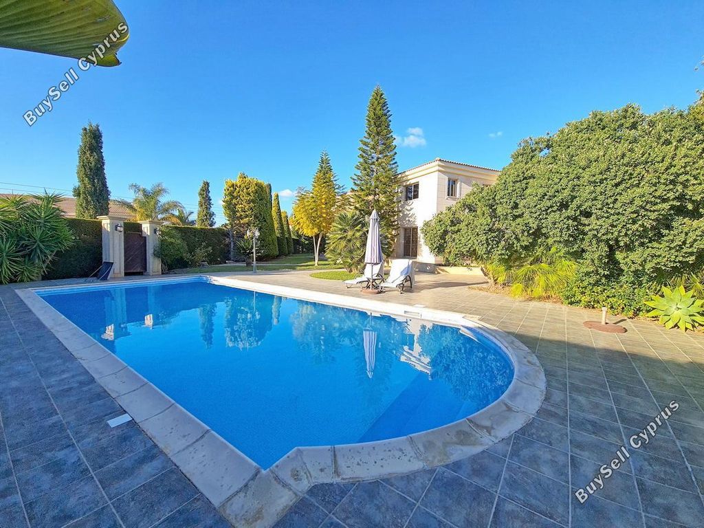 Property photo 2 of 74