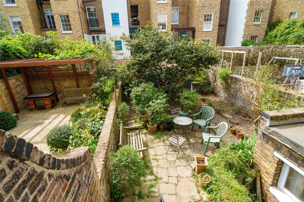 Property photo 3 of 7 Garden