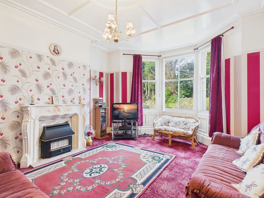 Property photo 2 of 11 Lounge