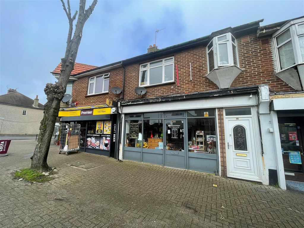 Property photo 2 of 8 18.Jpg